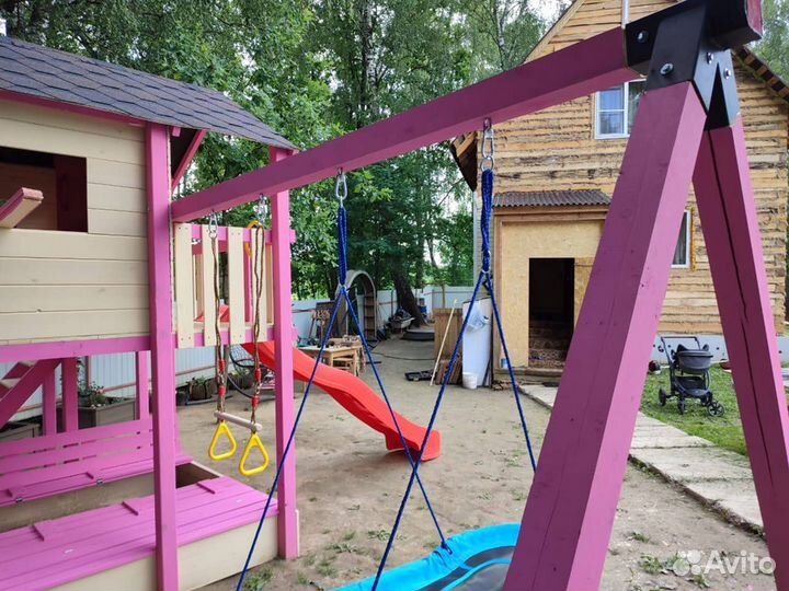 Детские деревянный домик на сваях