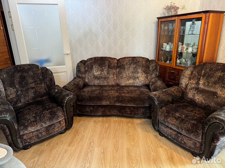 Продам диван и два кресла фабрика 