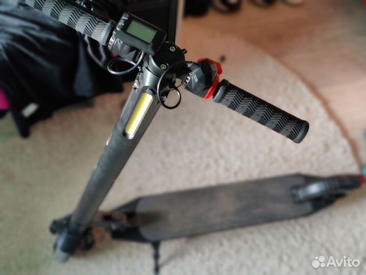 Улучшенный электросамокат iconbit