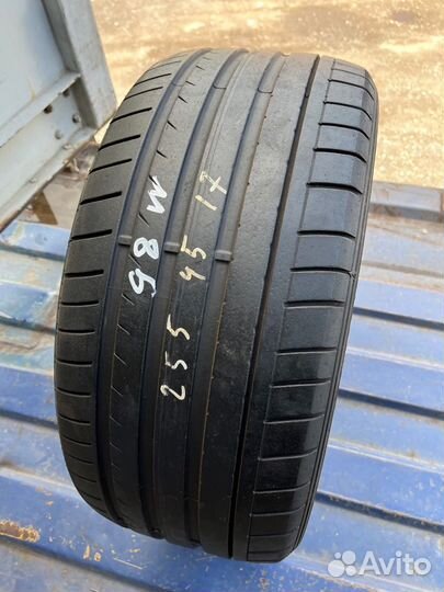 Dunlop SP Sport Maxx GT 255/45 R17