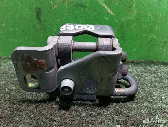 Петля двери задней правой нижняя volkswagen Golf