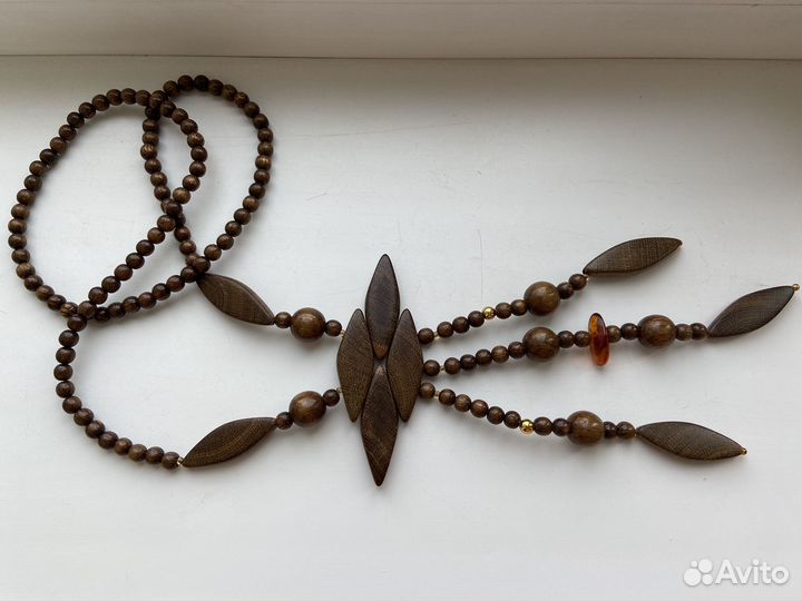 Комплект бижутерии из дерева