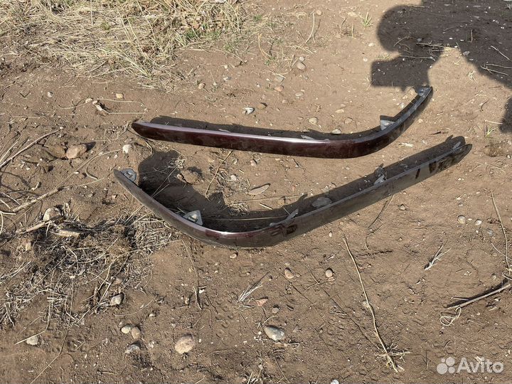 Молдинги бампера Toyota Avensis