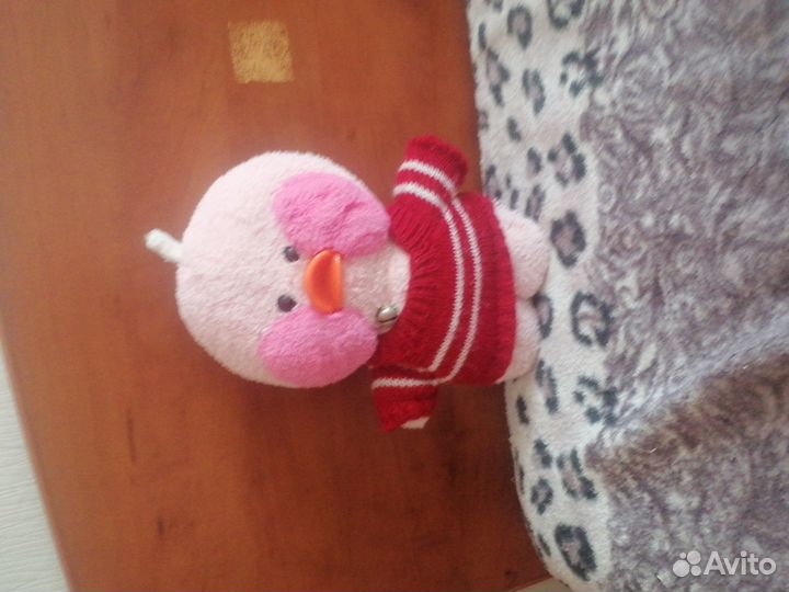 Уточка 700 брослет с чебурашкой 200 помада 500
