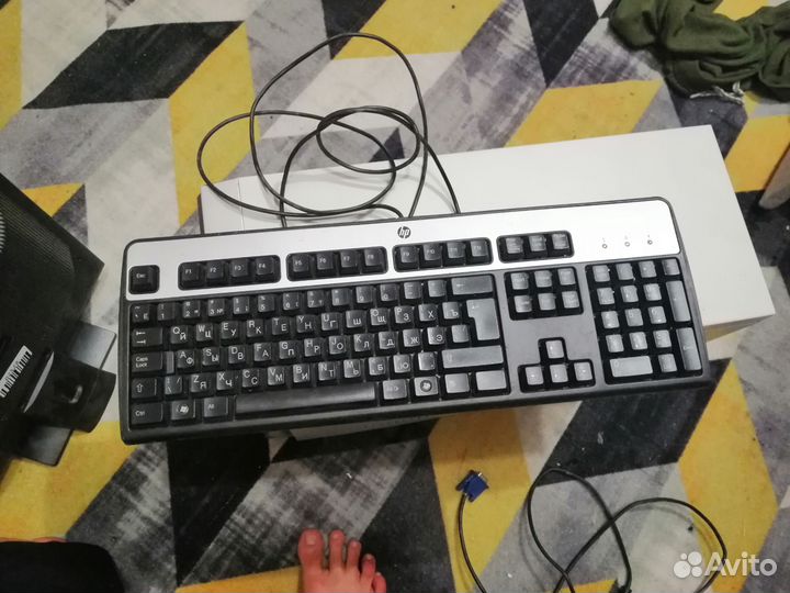 Продаю 2 пк нерабочих + 2 монитора TN + клавиатура