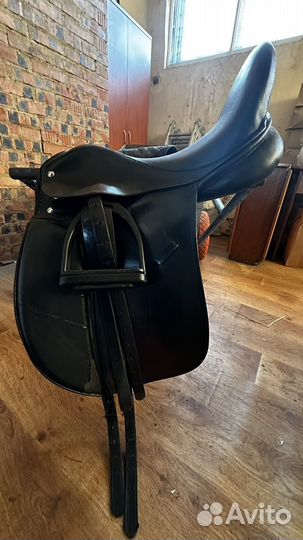 Выездковое седло