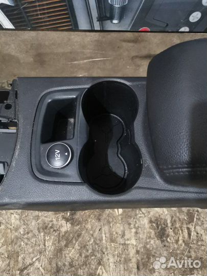 Подлокотник Ford Focus 3 хетчбек 1.6 pnda 2012