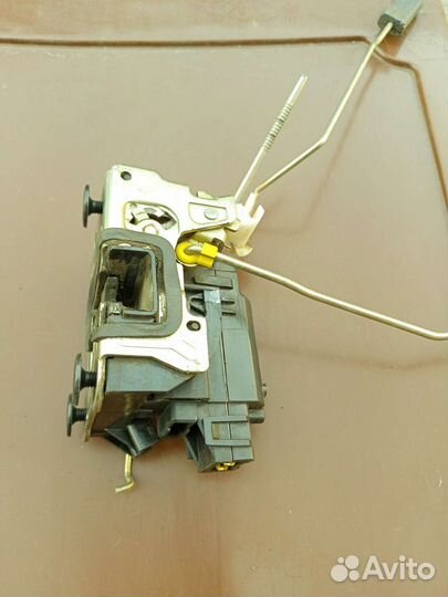 Замок электрический на двери LADA largus