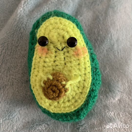 Авокадо вязаная игрушка