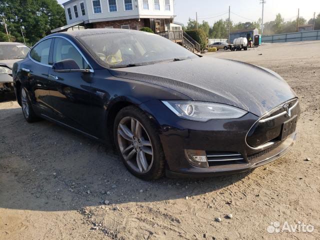 В разборе Tesla Model S 2013 год