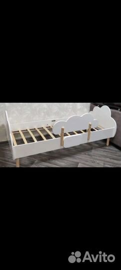 Детская кроватка с матрасоми
