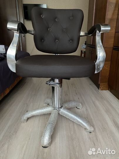 Парикмахерское кресло