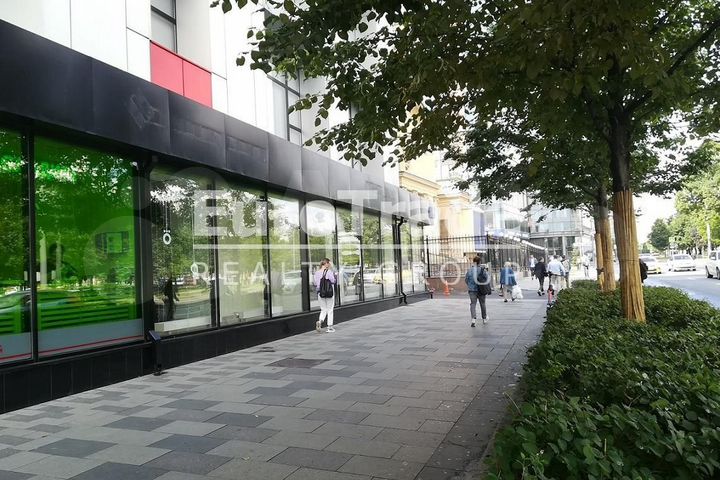 Сдам торговое помещение, 368 м²