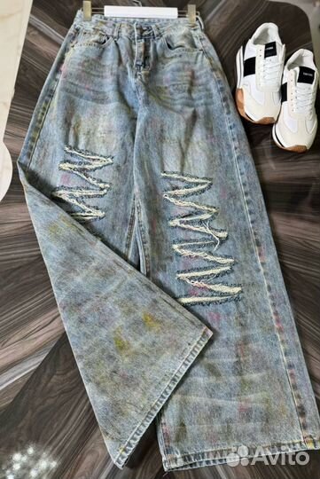 Рубашка и джинсы