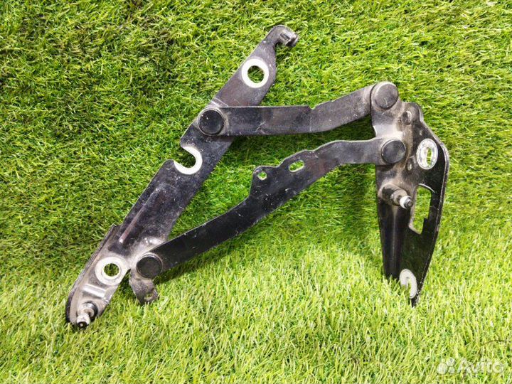 Петля крышки багажника зад. audi A6 C6