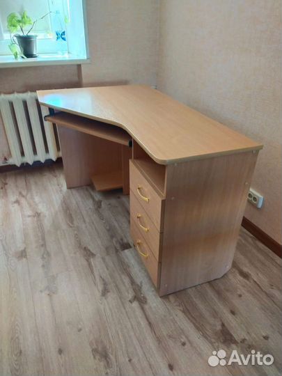 Компьютерный стол угловой