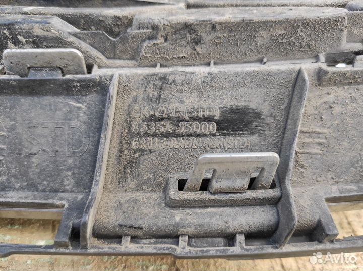 Решетка радиатора повреждена Kia Stinger 2017