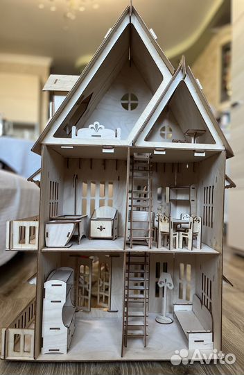 Кукольный домик с мебелью