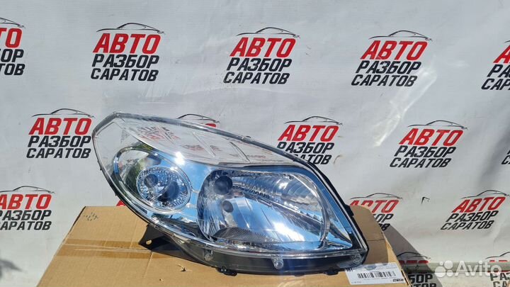 Фара правая Renault Sandero