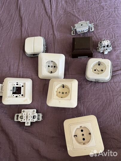 Розетки и выключатель