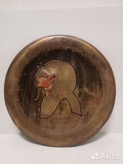 Настенная тарелка из латуни