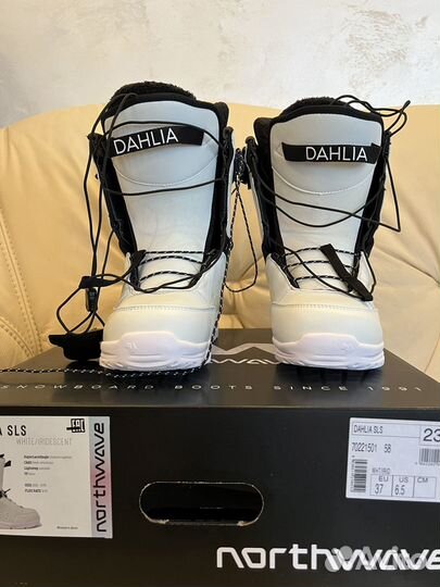 Сноубордические ботинки женские. Новые