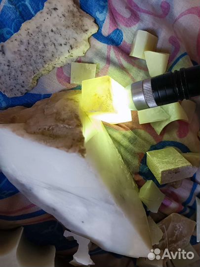 Натуральный белый нефрит из Бурятии