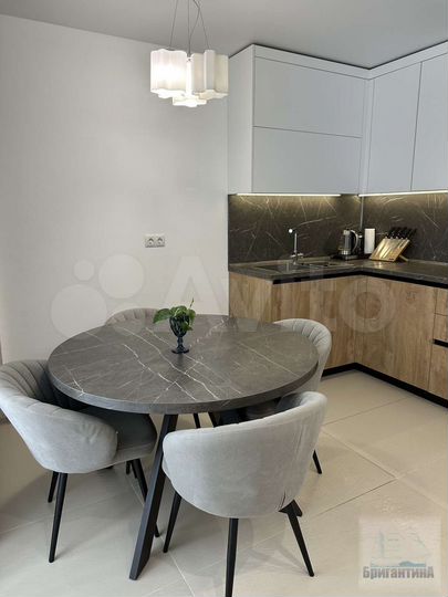 2-к. квартира, 80 м², 13/23 эт.