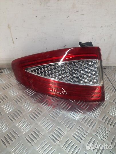 Фонарь задний левый Ford Mondeo хэтчбэк 5 дв. 2.0
