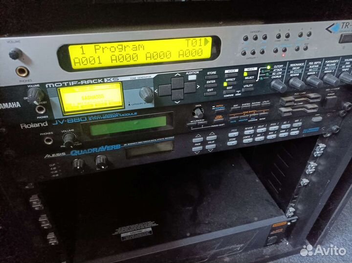 Синтезатор Roland JV-880