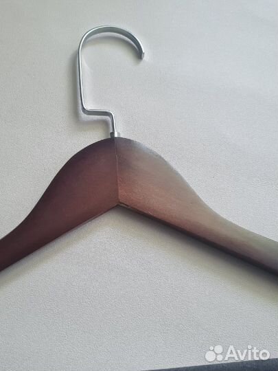 Вешалки для одежды деревянные