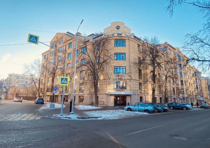 Продаю здание 940 кв/м с арендаторами