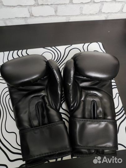 Боксерские перчатки 16 oz