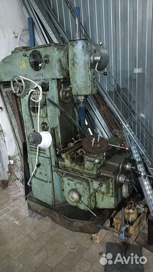 Горизонтально-Фрезерный станок 6Н80Ш