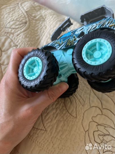 Машина Hot wheels monster trucks