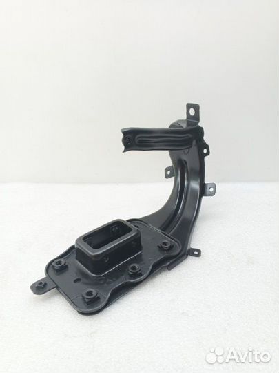 Кронштейн радиатора передний правый Mercedes-Benz