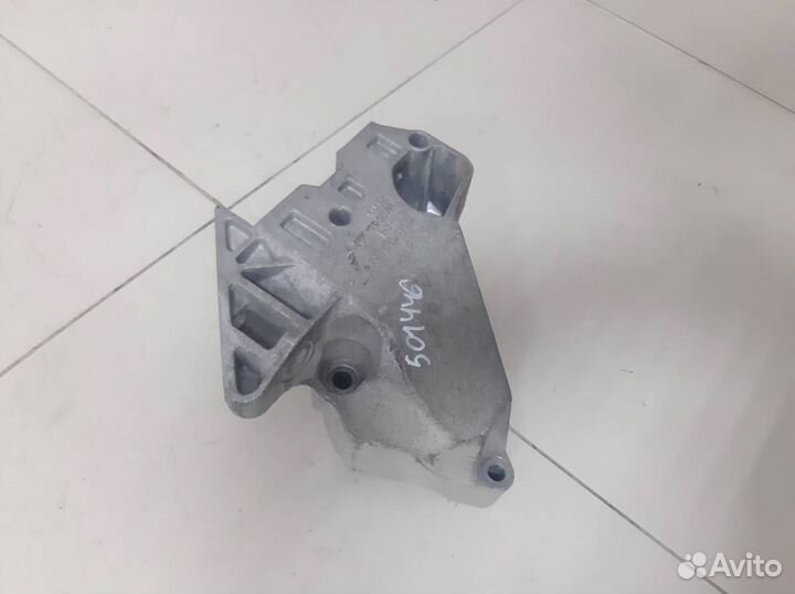 Кронштейн двигателя правый Seat Leon 1P1 2005-2013