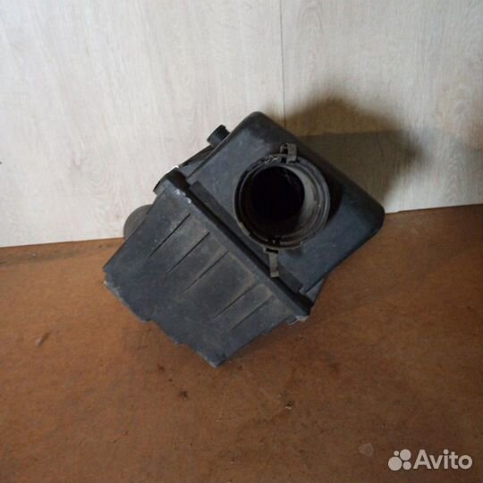 Корпус воздушного фильтра BMW E38