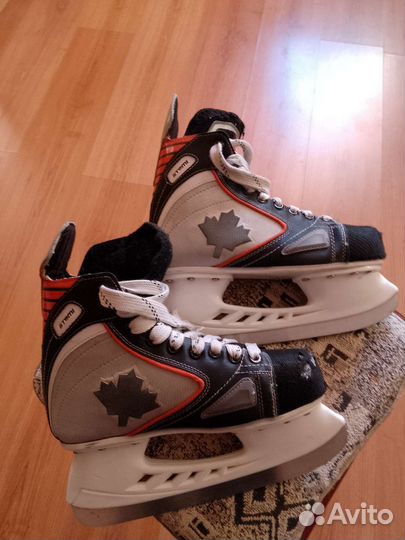 Коньки хоккейные