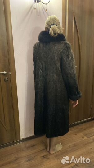Шуба нутрия воротник песец