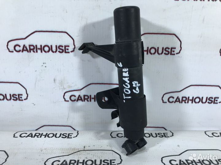 Форсунка омывателя фар передняя правая Volkswagen