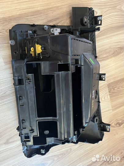 Бардачок Touareg NF для магнитол RNS 850