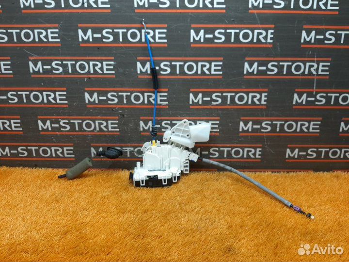 Замок двери передний правый Mercedes-Benz E-Class