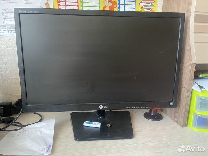 Монитор LG 22