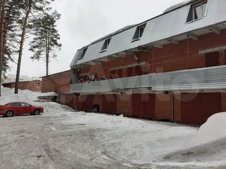 Гараж, > 30 м²