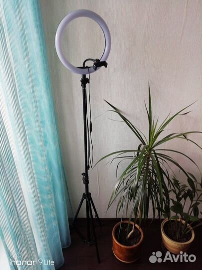 Кольцевая лампа со штативом