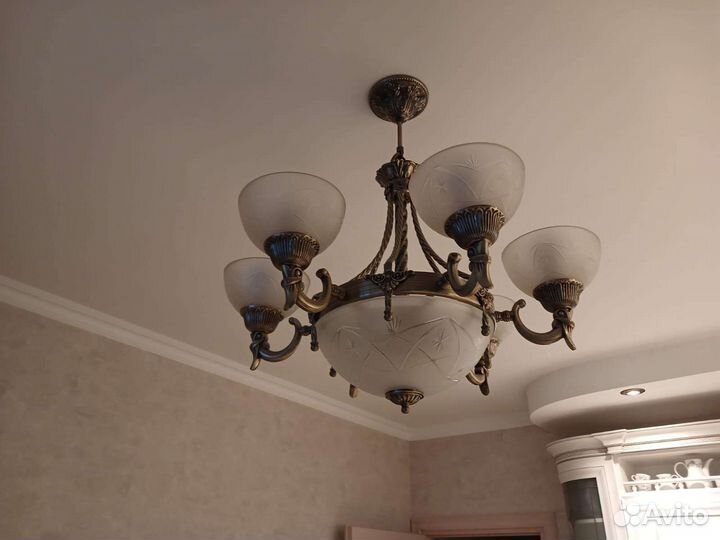Классическая люстра. Античная бронза