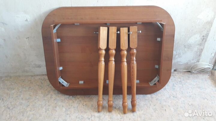 Продам кухонный стол