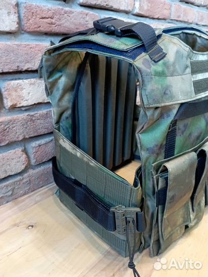 Бронежилет с бронепластинами в комплекте Мох