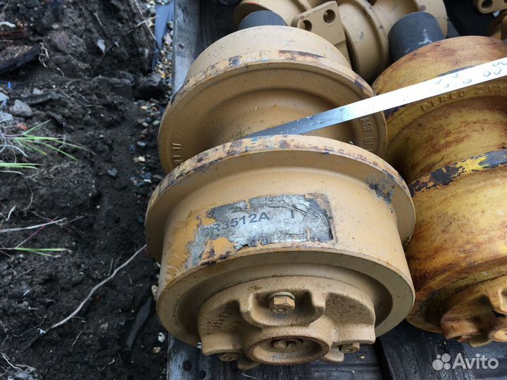 Каток поддерживающий Liebherr PR751 CAT D8H berco